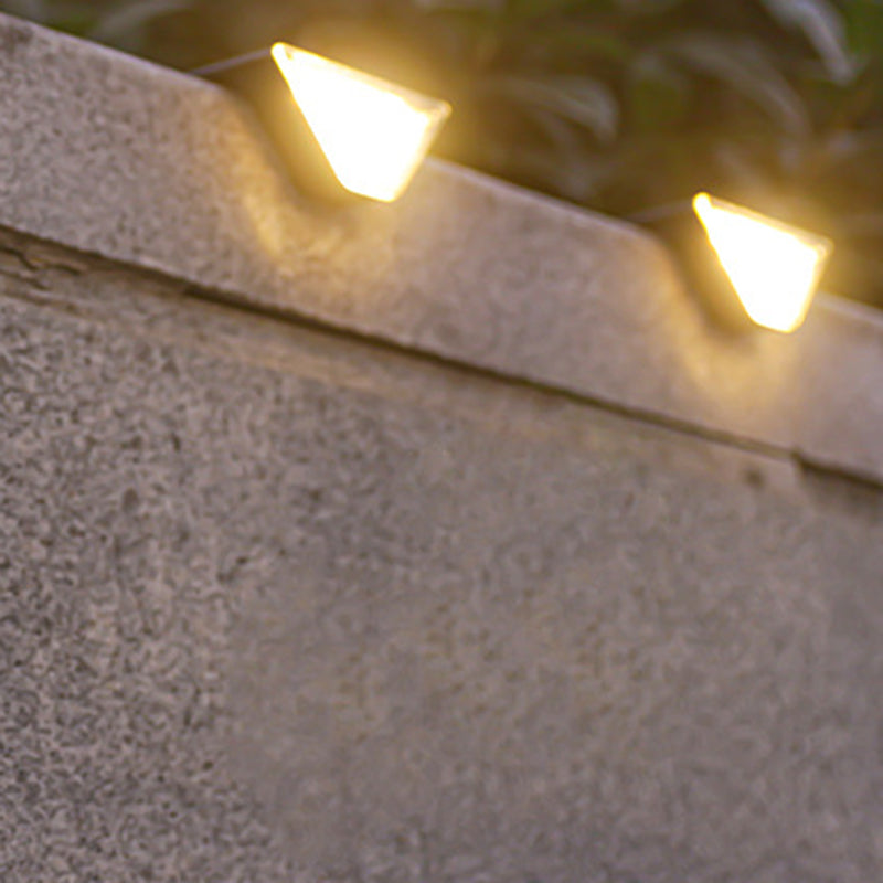 Moderne Enkelhet Sol Vannavstøtende ABS PS Triangel LED Landskapsbelysning Utendørs Lys For Utendørs Terrasse | Luvikno