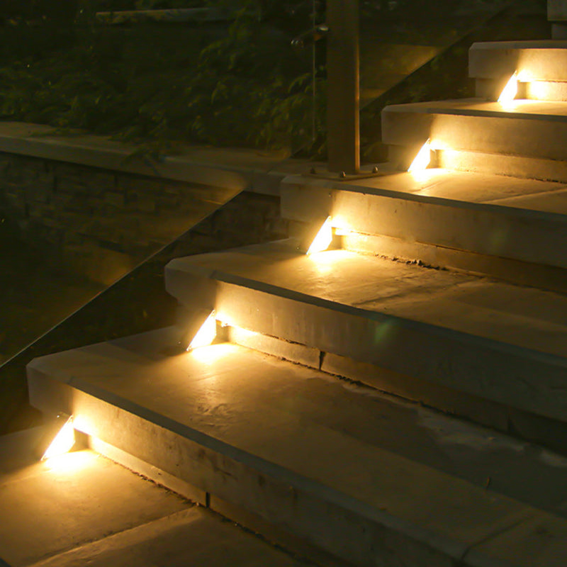 Moderne Enkelhet Sol Vannavstøtende ABS PS Triangel LED Landskapsbelysning Utendørs Lys For Utendørs Terrasse | Luvikno