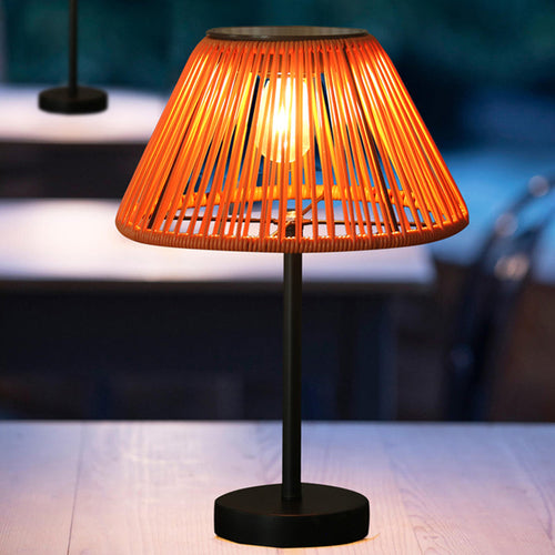 Tradisjonell Landsbyhus Vanntett Solcellelader Veving Gummi Rattan Jern Konisk LED Utendørs Bordlampe For Hage | Luvikno