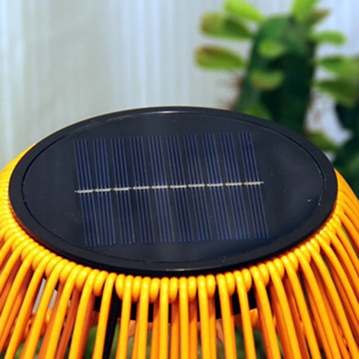 Tradisjonell Landsbyhus Vanntett Solcellelader Veving Gummi Rattan Jern Konisk LED Utendørs Bordlampe For Hage | Luvikno
