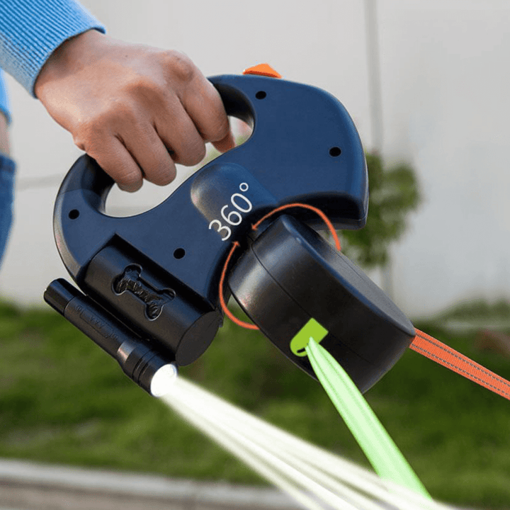 Luvikno | LumiPup - Dobbel hundebånd med lommelykt til å pakke