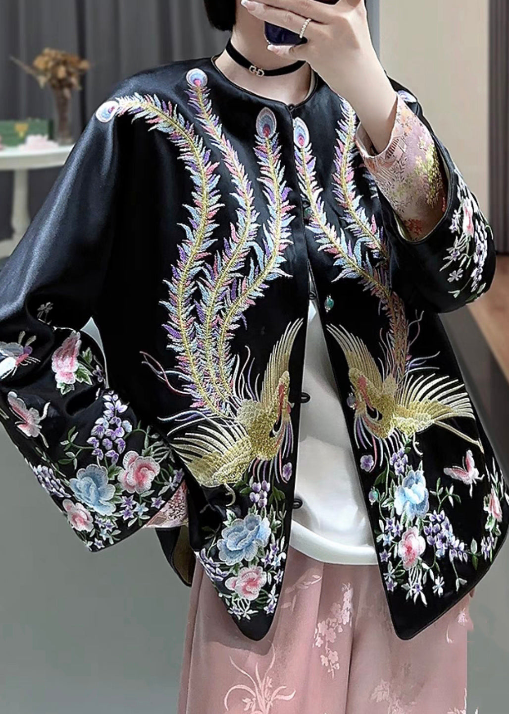 Luvik | Silkeaktig jakke med broderte knapper, O-hals, Lange ermer
