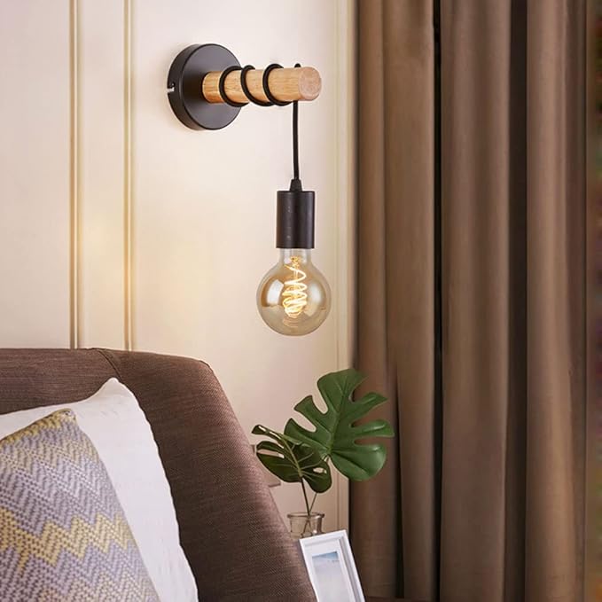 Svart industriell vegglampe med trebase | Luvikno