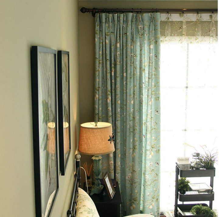 Blackout Blue Gardiner med Blomstermotiv av Fugler Luvikno