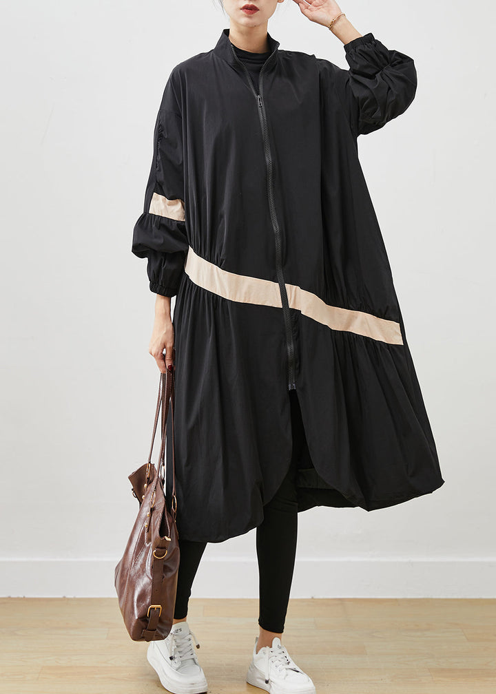 Luvik | Ylittende svart trench-coat og patchwork