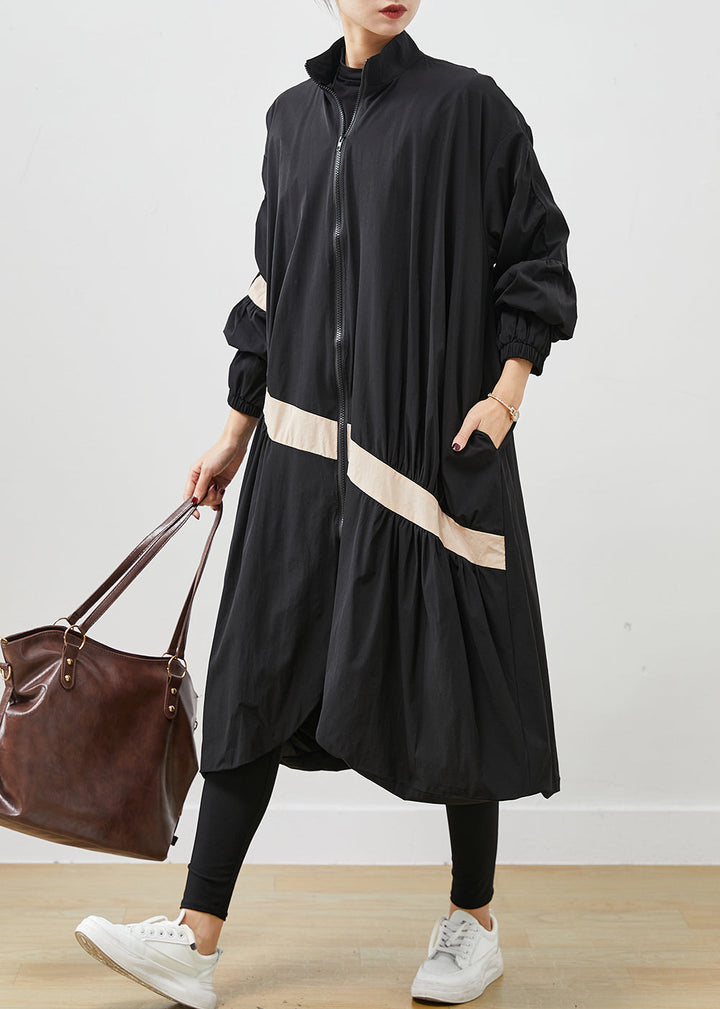 Luvik | Ylittende svart trench-coat og patchwork