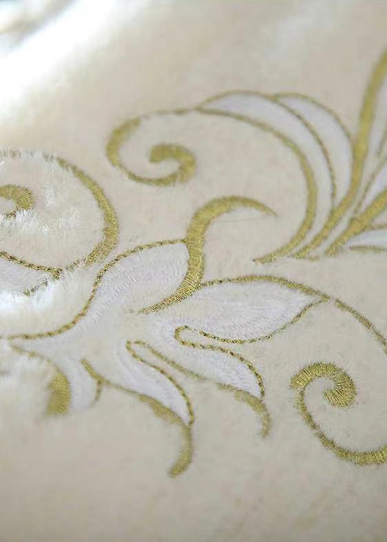 Luvik | Talvivaatteet, joissa on aprikoosivärjätty tekoturkki