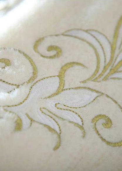 Luvik | Talvivaatteet, joissa on aprikoosivärjätty tekoturkki