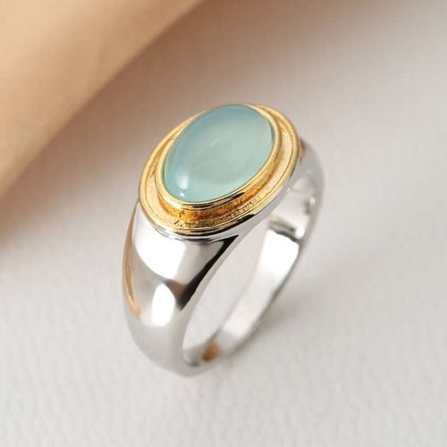 Elegant Vintage Ring with Sparkling Green Stone - Lyanna Luvikno