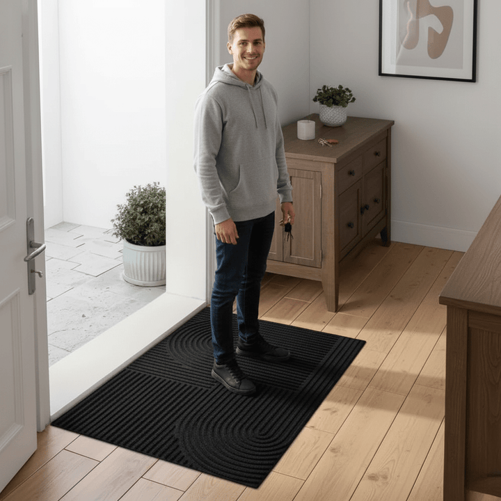 Luvikno | Absorberende, vaskbar matte med flytende linjemønster