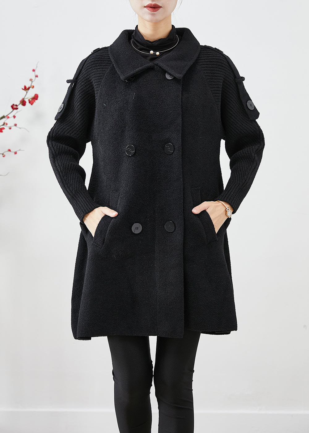 Luvik | Svart ull trenchcoat med dobbelt brystlomme