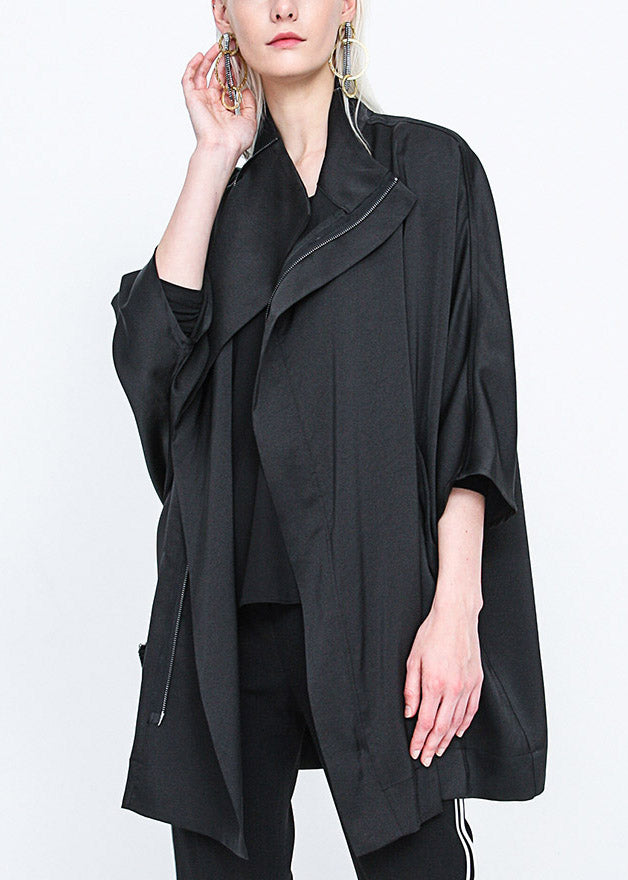 Luvik | Svart høyhals trench-coat med lang batwing-erme og glidelås