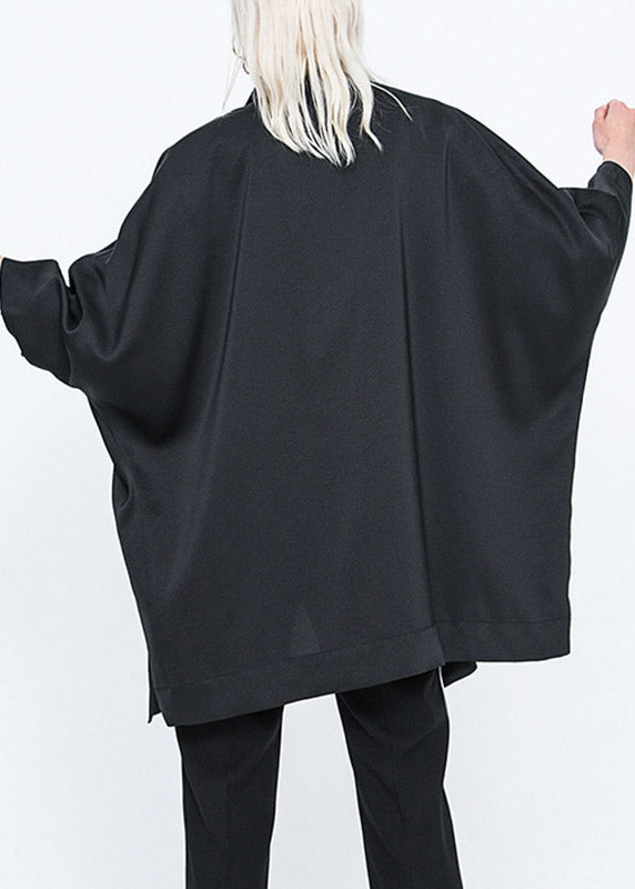 Luvik | Svart høyhals trench-coat med lang batwing-erme og glidelås