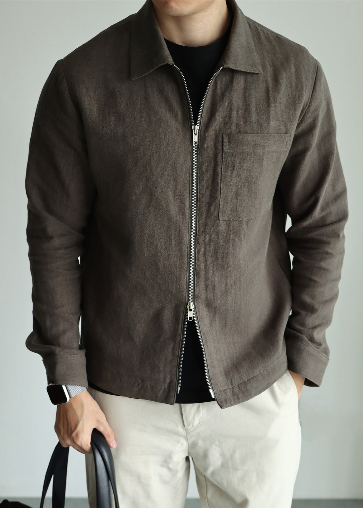 Luvik | Miesten oliivinvihreä pellavatakki, jossa on vetoketju ja taskut