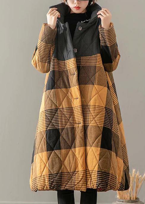 Luvik | Talvitakki suurikokoisille keltaraidoilla korkealla kauluksella nappisuljenta takit