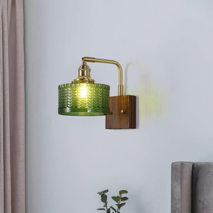 Rustikk Grønn Glassvegglampe med Trebase | Luvikno