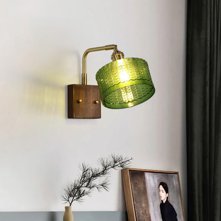 Rustikk Grønn Glassvegglampe med Trebase | Luvikno