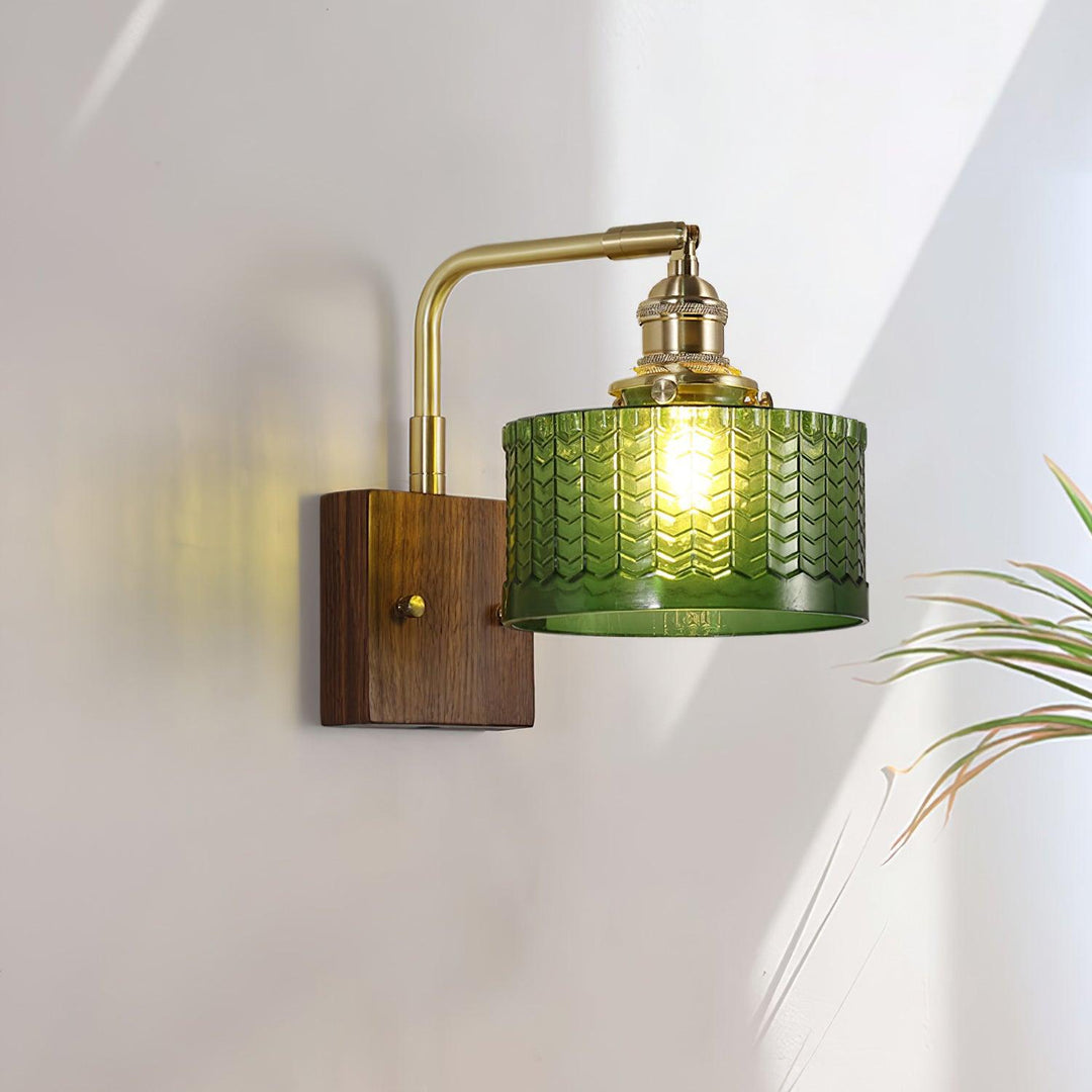 Rustikk Grønn Glassvegglampe med Trebase | Luvikno