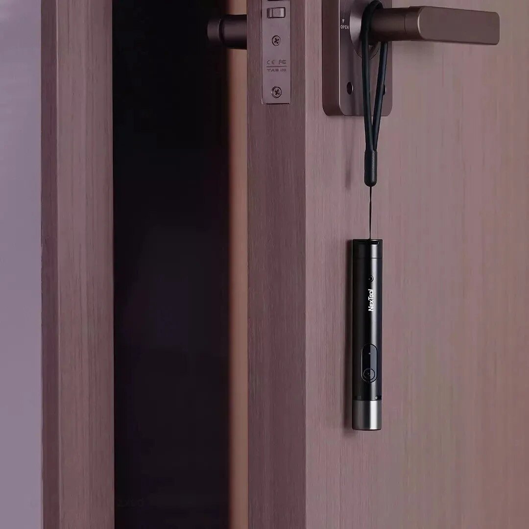 Luvikno | FlashShield - Den ultimate forsvarslampen - Sikkerhet ved fingertuppene
