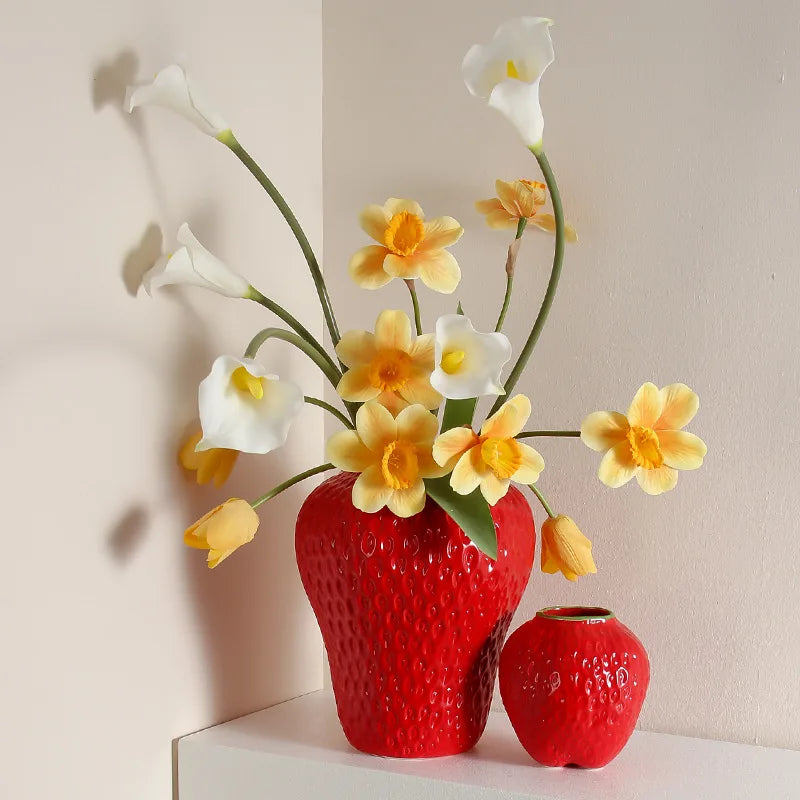 Keramisk vase i jordbærdesign, dekorativ blomsterkrukke for stue og kjøkken | Luvikno