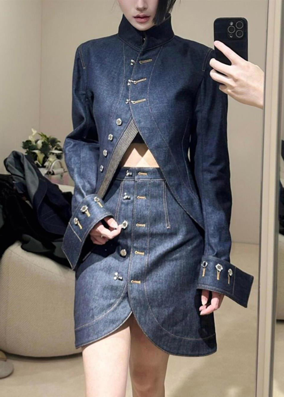 Luvik | Blå høyhalset asymmetrisk denim-lappverk jakker og skjørt to-delt sett
