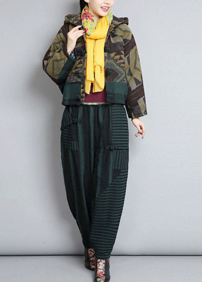 Luvik | Talvitakki vihreällä hupparilla, itämaiseen kirjontaan, napit ja hieno puuvill täyte