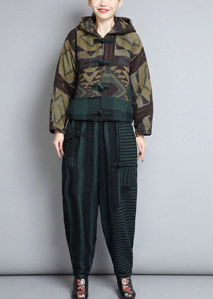 Luvik | Talvitakki vihreällä hupparilla, itämaiseen kirjontaan, napit ja hieno puuvill täyte