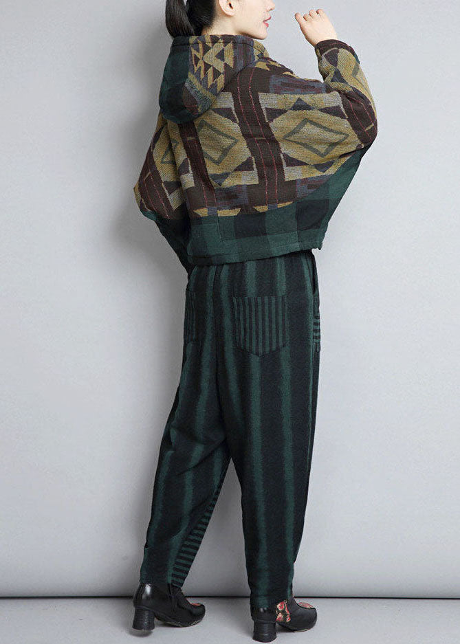 Luvik | Talvitakki vihreällä hupparilla, itämaiseen kirjontaan, napit ja hieno puuvill täyte