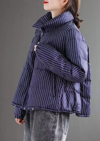 Luvik | Paksu talvitakki sifonista, jossa punaruudullinen korkeakauluksellinen ja vetoketju