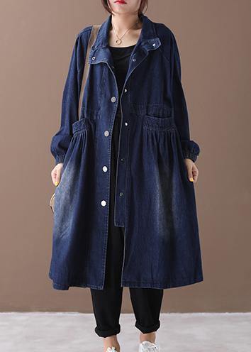 Luvik | sininen farkkutunika, jossa on hienoja ompelukuviota, korkeakauluksellinen, rypytetty takki