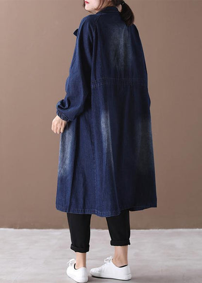 Luvik | sininen farkkutunika, jossa on hienoja ompelukuviota, korkeakauluksellinen, rypytetty takki