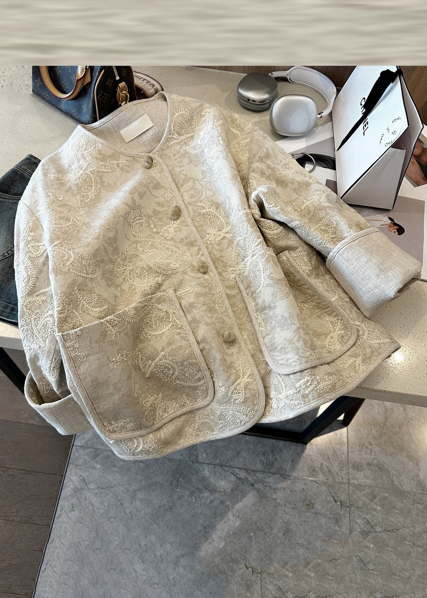 Luvik | Tyylikäs Beige Brodeeratut Napit Taskut Puuvilla Takit