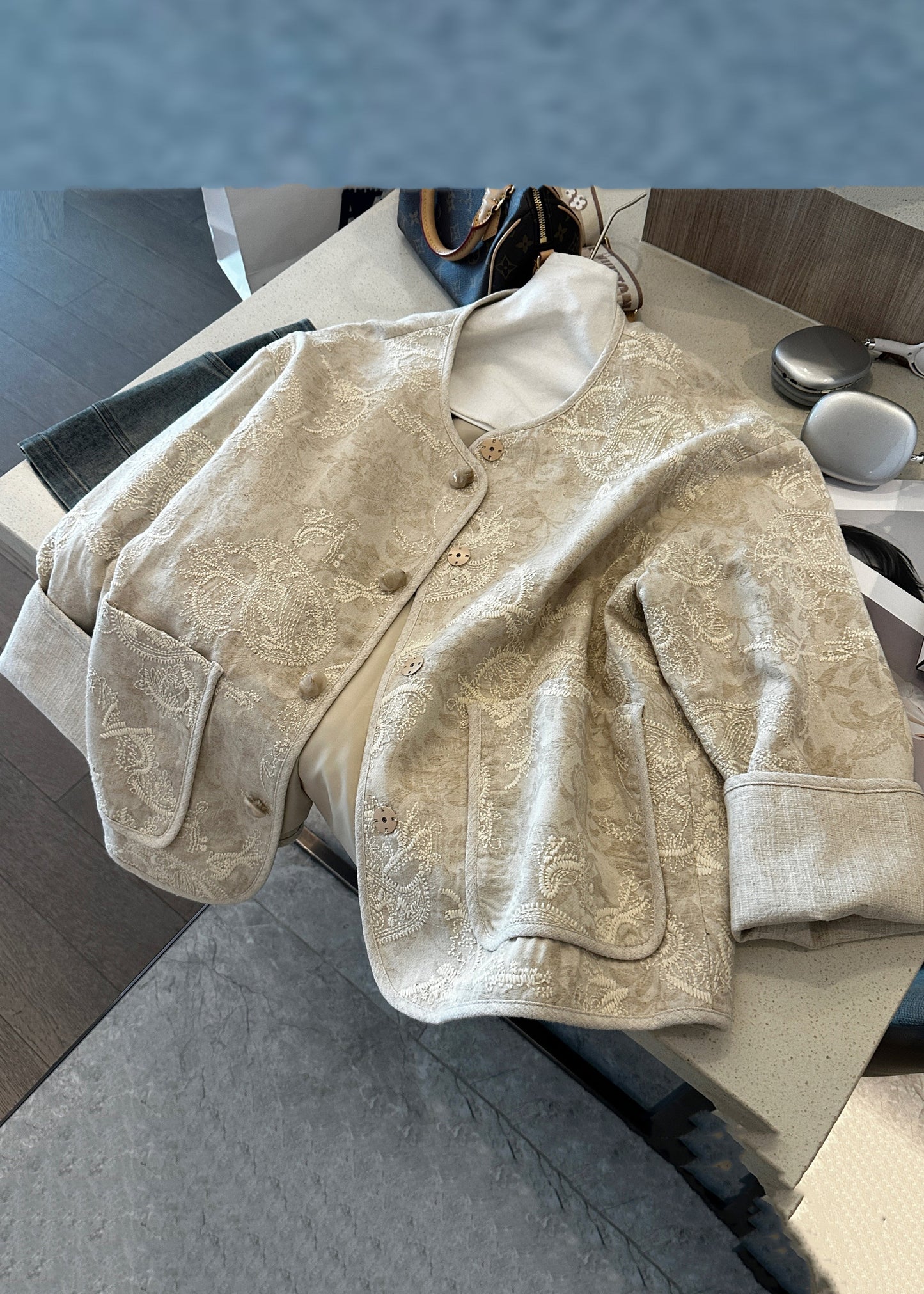 Luvik | Tyylikäs Beige Brodeeratut Napit Taskut Puuvilla Takit