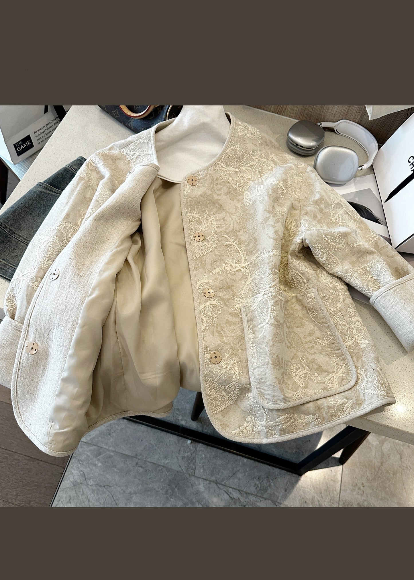 Luvik | Tyylikäs Beige Brodeeratut Napit Taskut Puuvilla Takit