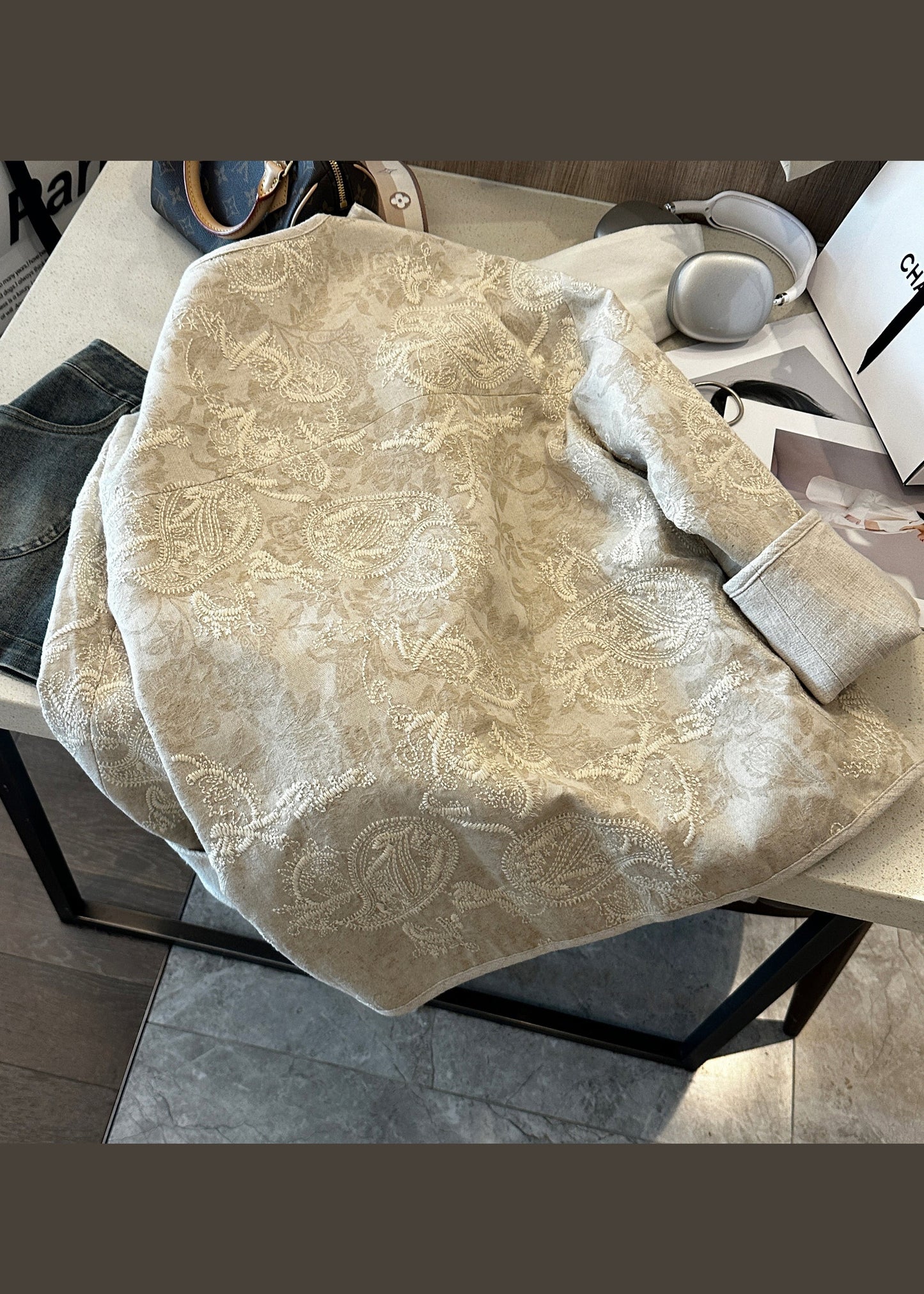 Luvik | Tyylikäs Beige Brodeeratut Napit Taskut Puuvilla Takit