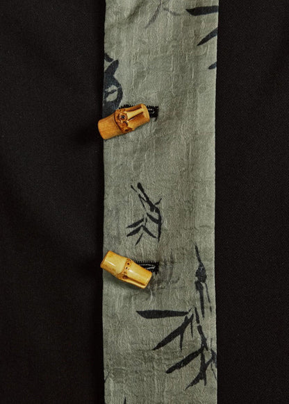 Luvik | Tyylikkäät mustat takit korkealla kauluksella nappipainatuksella