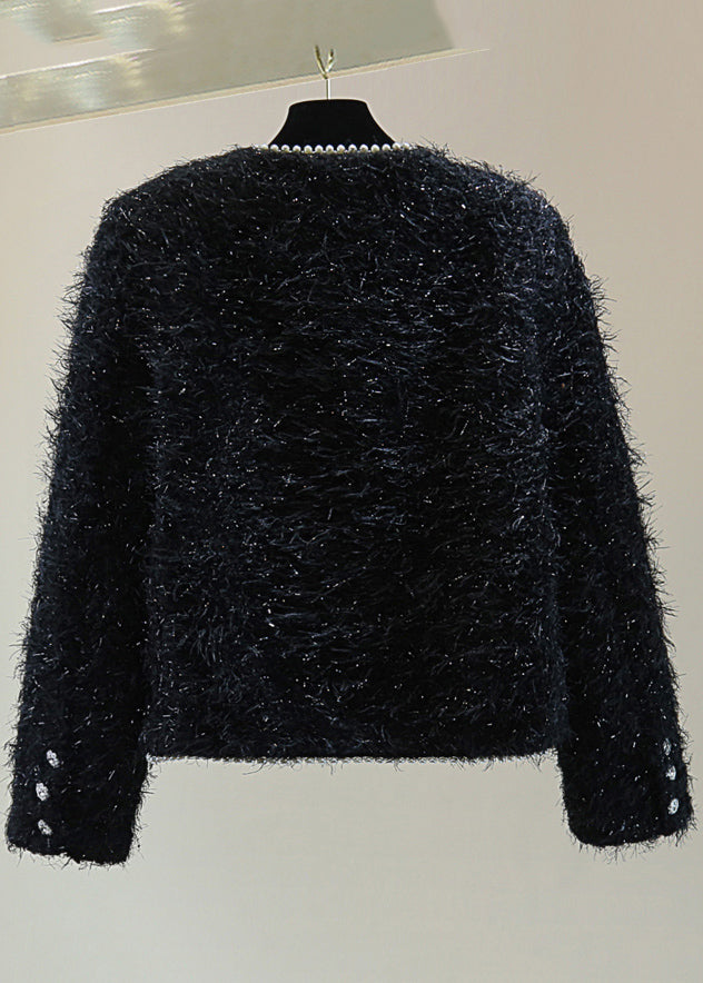 Luvik | Talvi takki, jossa on läpivärjäyksellä, taskuilla, helmillä ja niiteillä, mustalla O-kaula-aukolla