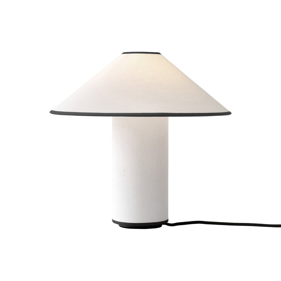 Bordlampe med tekstilskjerm – Lunara | Luvikno