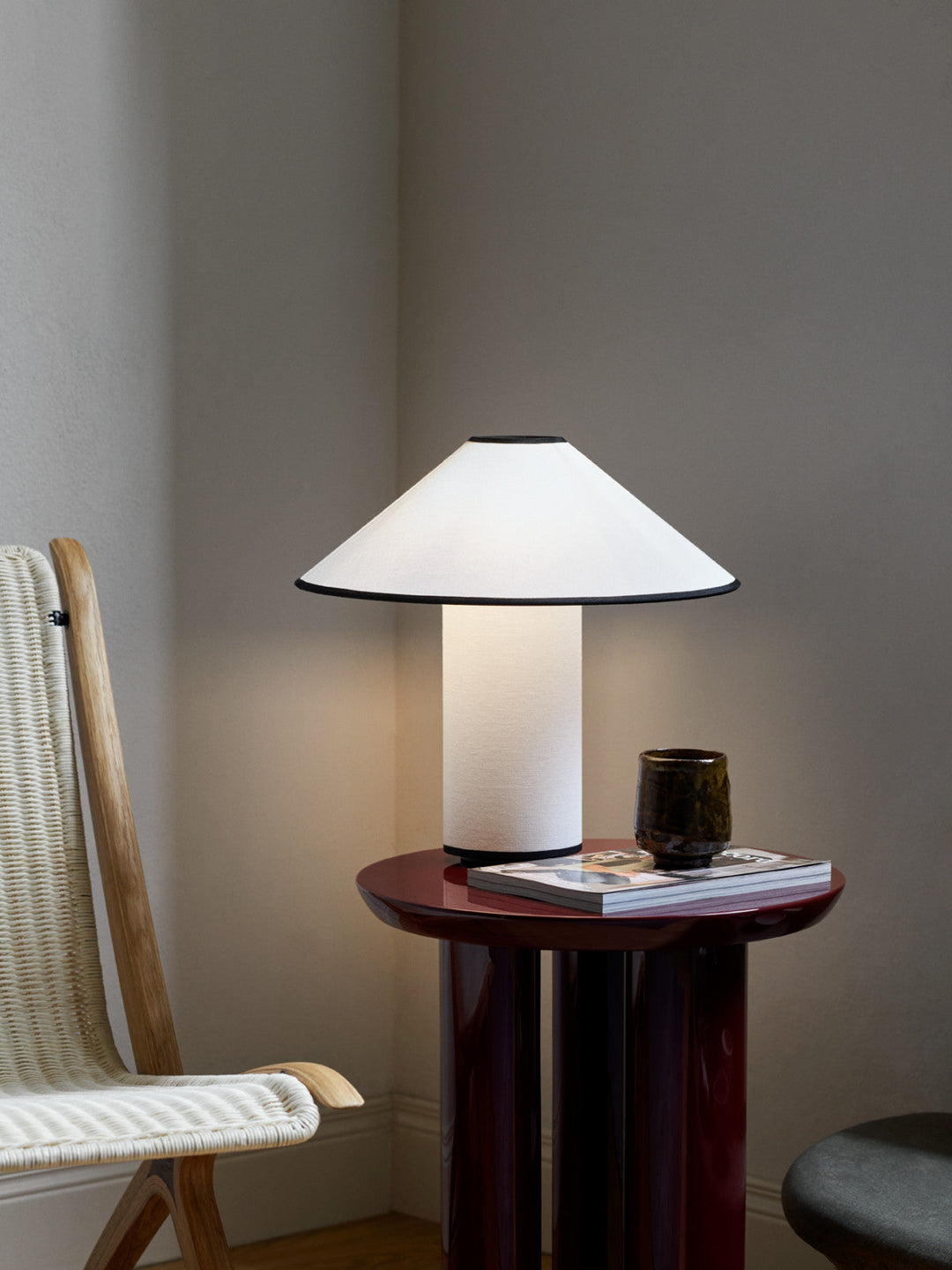 Bordlampe med tekstilskjerm – Lunara | Luvikno