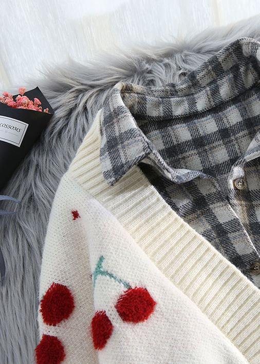 Luvik | vaaleat V-kauluksiset neuleliivit, rentomalliset neulepaidat