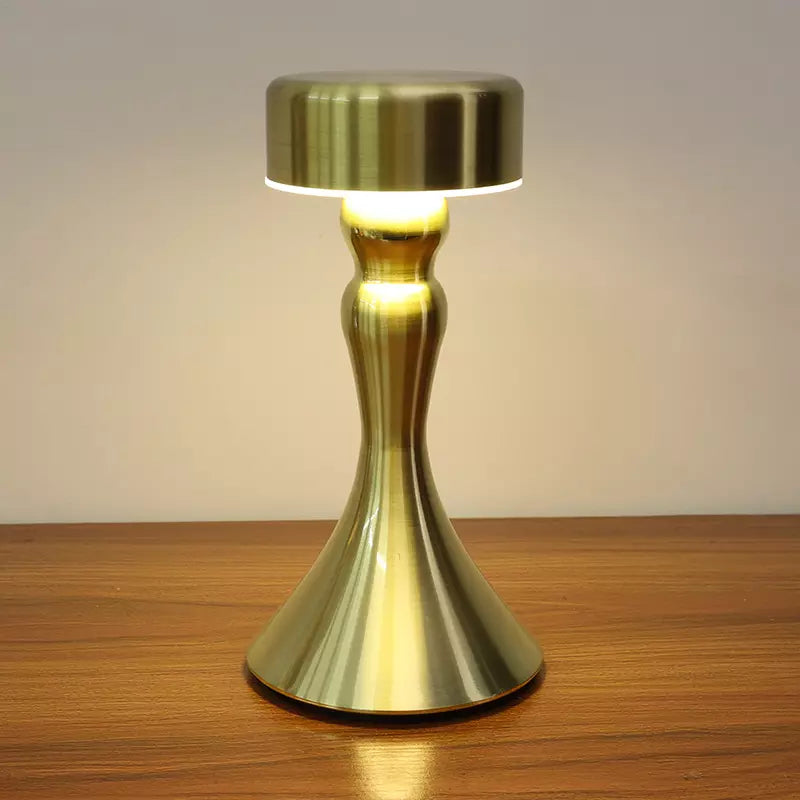 ChicLuxe – Trådlampe med ladefunksjon Luvikno