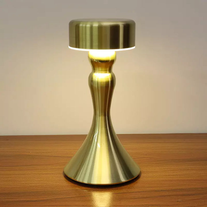 ChicLuxe – Trådlampe med ladefunksjon Luvikno