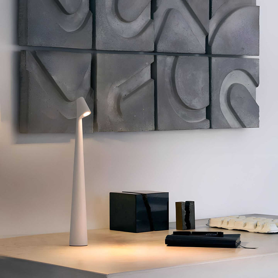 LunaSlim – Elegant Trådløs Bordlampe med Justerbar Belysning Luvikno