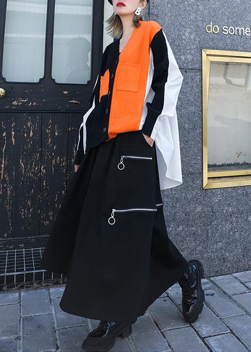 Luvik | V-kaula-aukoilla mustat patchwork-isokokoiset neuleliivit