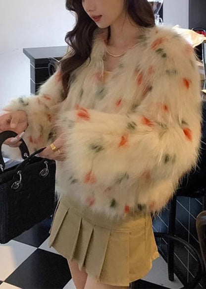 Luvik | Vartalo takki ruskean pesukarhun karvasta V-pääntiellä aprikoosi