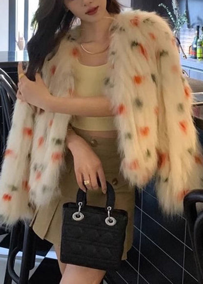 Luvik | Vartalo takki ruskean pesukarhun karvasta V-pääntiellä aprikoosi