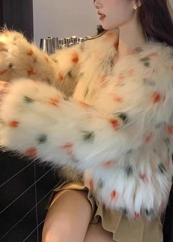 Luvik | Vartalo takki ruskean pesukarhun karvasta V-pääntiellä aprikoosi