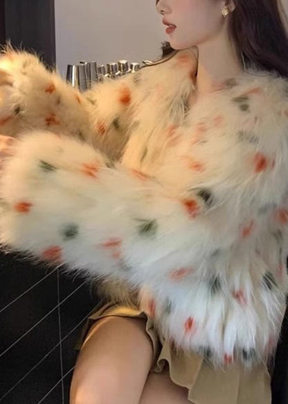 Luvik | Vartalo takki ruskean pesukarhun karvasta V-pääntiellä aprikoosi