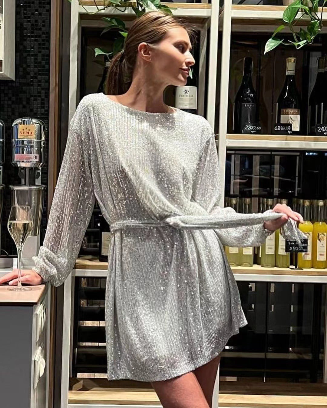 Luvik | Tyylikäs glittervyöruusukuvioinen mekko