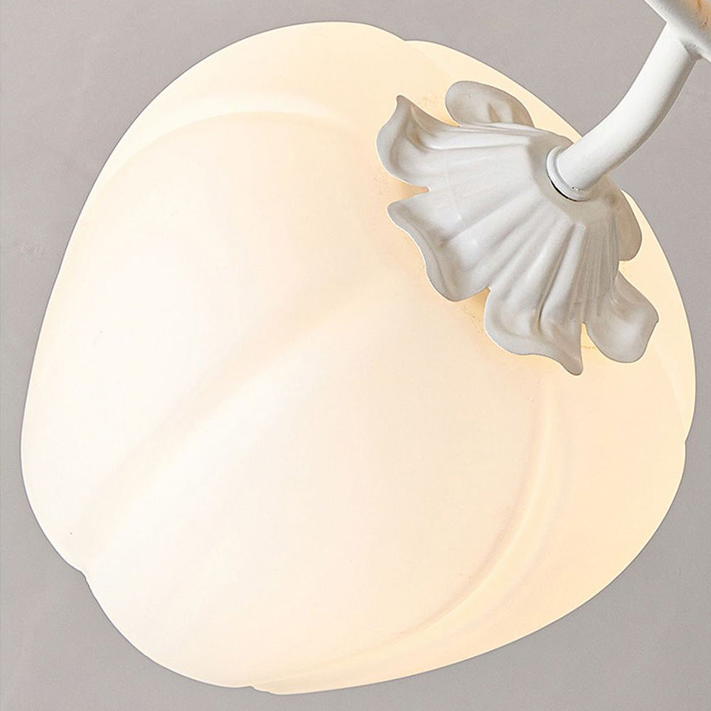Taklampe med blomstret glasskjermdesign Luvikno